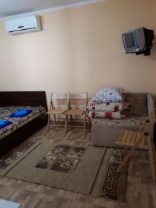 Фотография 16 из 27 - Черноморское Крым сдаю собственное жилье Номера со своей кухней ! 5 минут до моря !!!